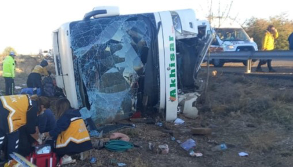 Aksaray’da yolcu otobüsü devrildi, çok sayıda ölü ve yaralı var