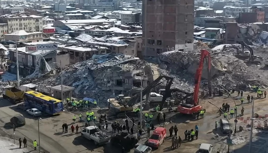 Depremde çöken otelde oğlunu yitiren anneden açıklama