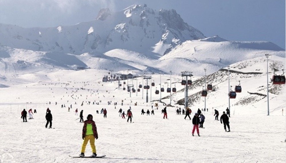 Erciyes'te kayak yaparken düşen Rus turist hayatını kaybetti