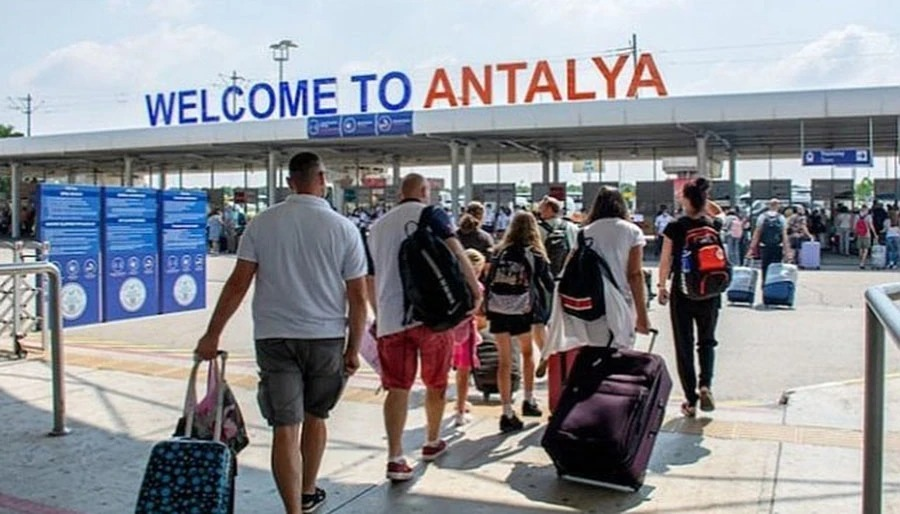 Antalya’ya gelen turist sayısında düşüş