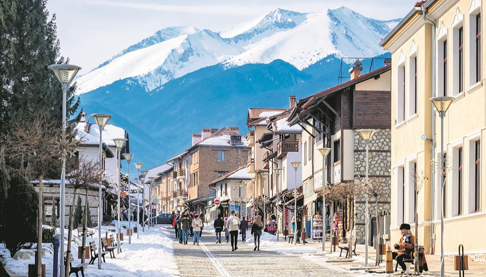 Fotoğraf çekerken 600 metreden düşen turist hayatını kaybetti