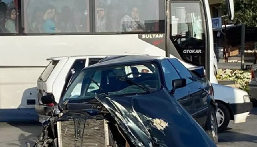 Antalya’da otel servisi ile otomobil çarpıştı, ölü ve yaralılar var