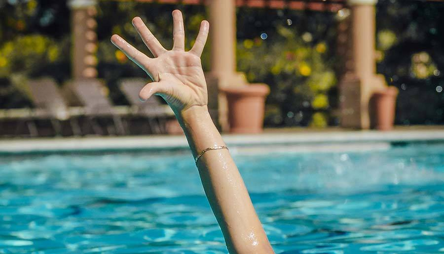 Denizli’de otelin havuzuna düşen 3 yaşındaki çocuk hayatını kaybetti