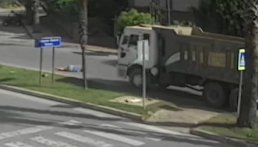 Antalya’da yaya geçidinden geçen Alman turiste kamyon çarptı