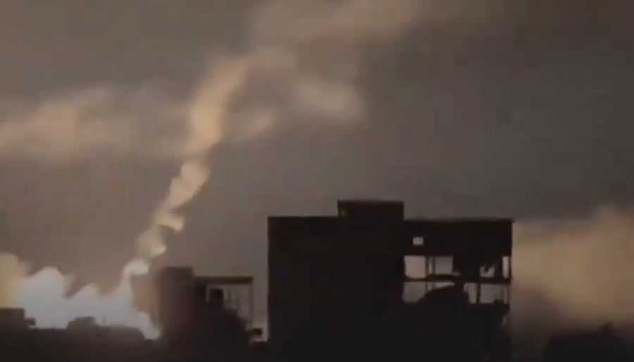 İsrail Refah’a havadan ve karadan saldırı düzenlemeye başladı