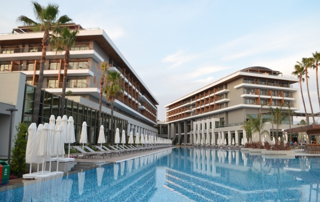 Barut Acanthus Cennet kapılarını açtı