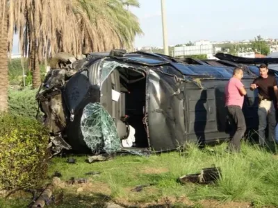Antalya'da turistleri taşıyan tur minibüsü devrildi: 15 yaralı