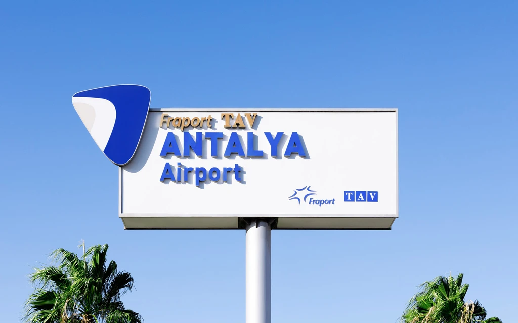 Financial Times üzerinden Antalya Havalimanı'nın işletmecisi TAV’a ceza tehdidi